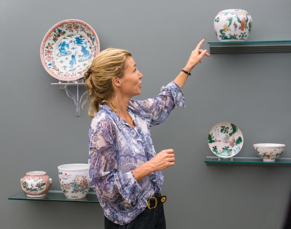 katharine butler pointing to a chinese ceramic pot on display