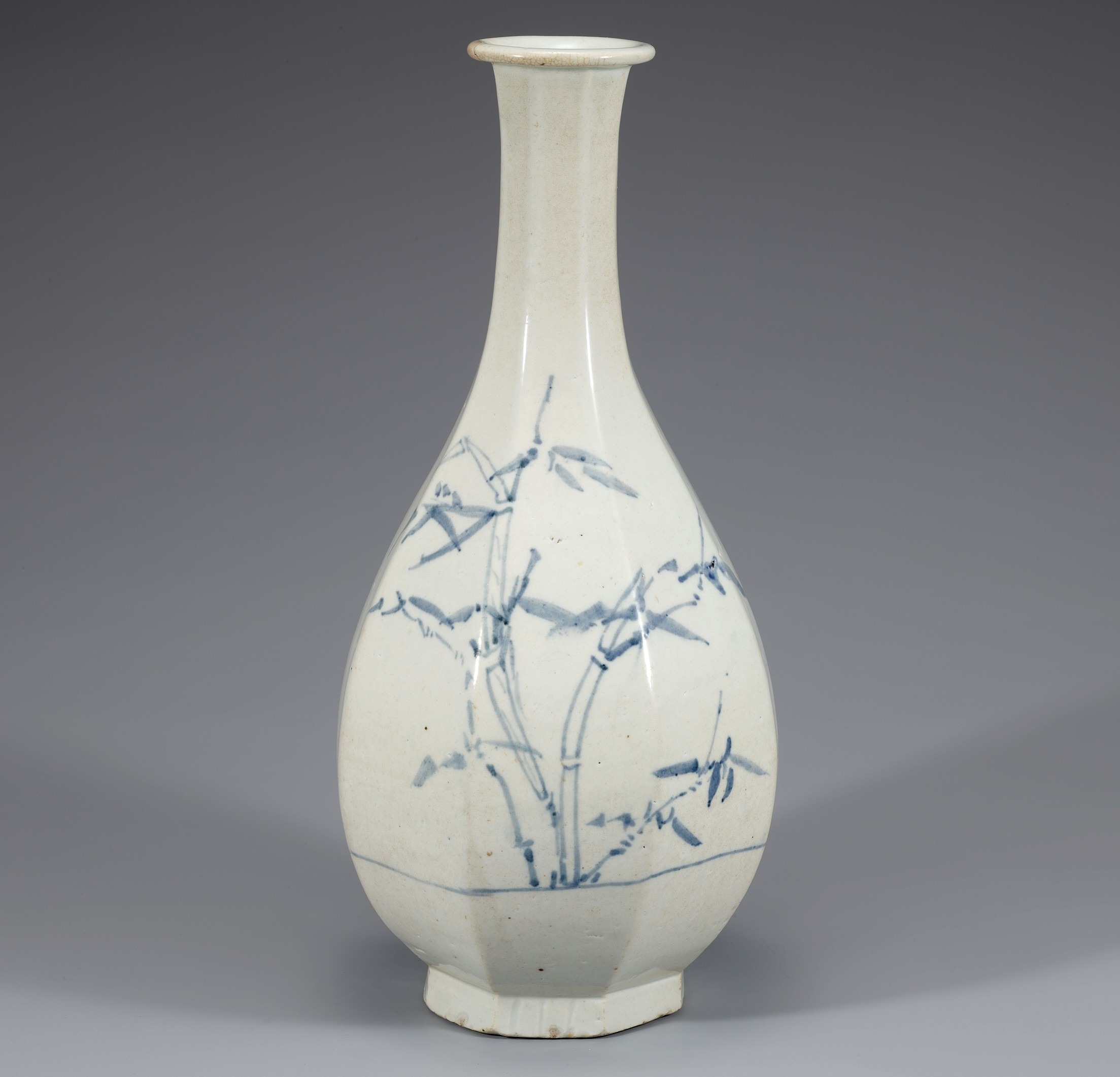 Faceted bottle with bamboo design, early 18th century, porcelain with underglaze cobalt blue. National Museum of Korea. National Treasure.